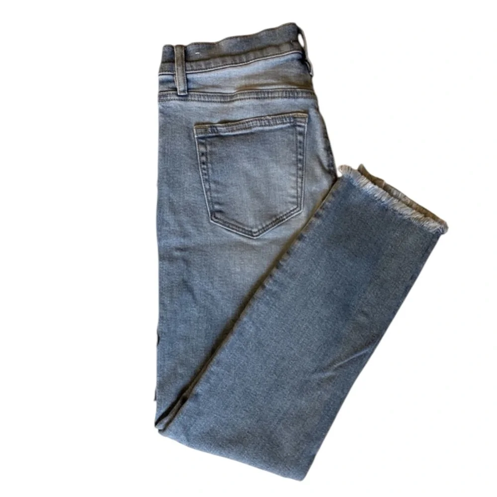 LOFT Modern Skinny Cropped Blue Jeans w/ Black Velvet Floral Accents Size 27/4 - Picture 4 of 12